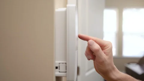 Arming a Home Alarm Security System Видео 86213412
