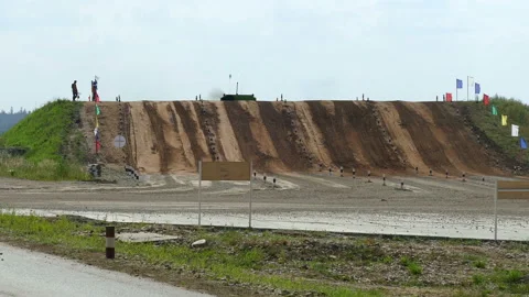 Armored vehicles 動画素材 113012103