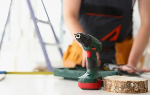 Arms of worker using electric drill Stock-Fotos