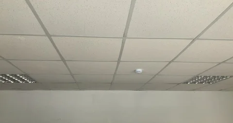 Armstrong ceiling in white room camera fly Vidéo 104967554