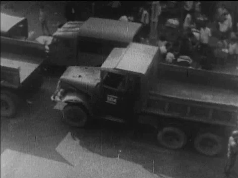 Army engineer corps troops clean up Saigon and locals return to normal in the Vidéo 75284984