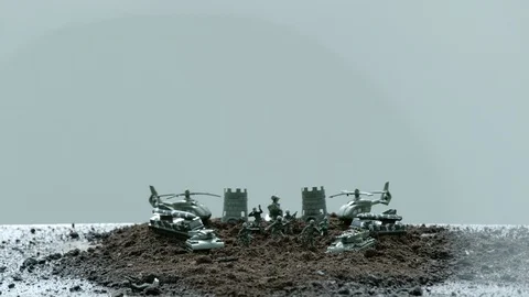Army figurines and mud exploding, Ultra Slow Motion 스톡 동영상 86578298