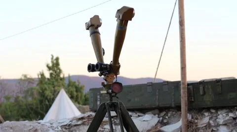 Army optics in the dugout. Military operations in real time Vídeo Stock 67584553