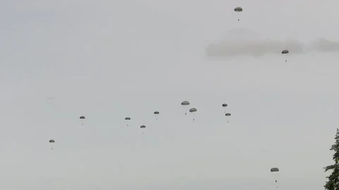 Army parachuter's floating  down to earth 스톡 동영상 181559577