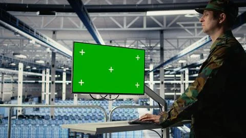 Army programmer in server hub uses AI application on green screen mockup PC Stock-Fotos