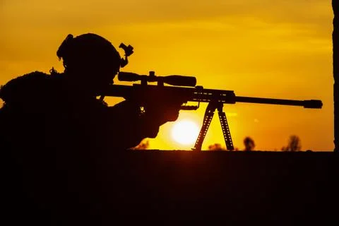 Army sniper seeking enemy Foto stock