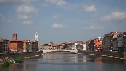 Arno River with "Middle Bridge" Stock Footage 78684328