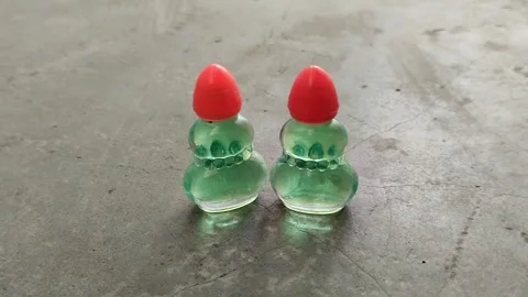 Aromatherapy wind oil is packaged in a small glass bottle 動画素材 296864951