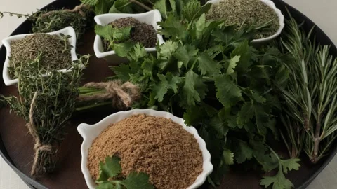 Aromatic fresh and dried culinary herbs rotating Vidéo 346180131