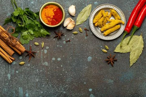 Aromatic Indian spices creating a frame on a dark textured background Turm... Stock-Fotos