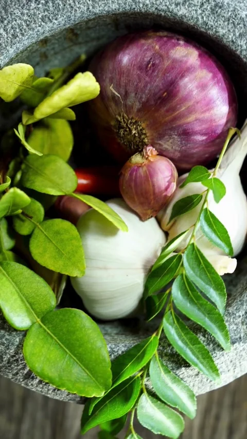 Aromatic Mortar Pestle Onion Garlic Chili In Studio 스톡 동영상 331762353