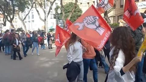 Around 5,000 teachers demand more resources and salaries and lower ratios in Tar Stock Footage 328656470