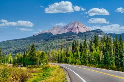 Around the bend view of Engineer Mountain Colorado. Foto stock