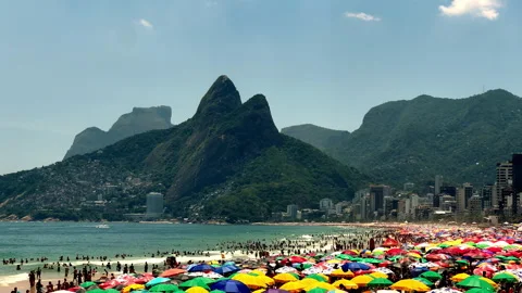 Arpoador Beach on a Summer Day with Large Crowds and Rock Viewpoint Rio de 스톡 동영상 327541966
