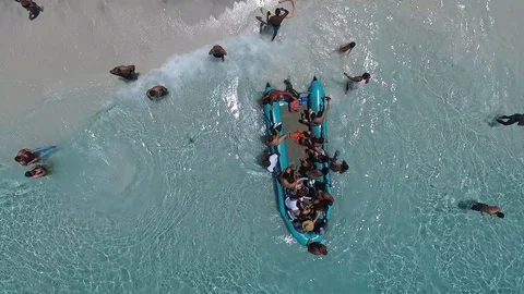 Arraial do Cabo - embarque de bote Видео 86002146