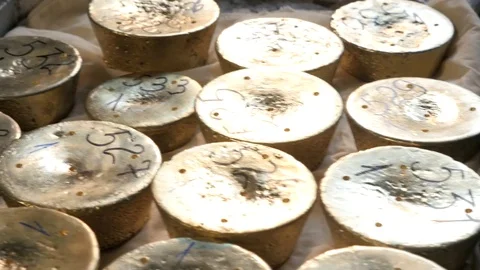 Arranges gold chocks Stock Footage 77951086