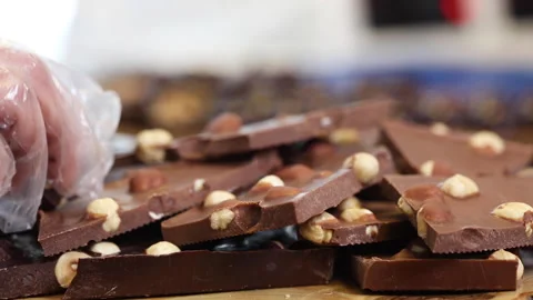 Arranging artisan chocolate pieces 動画素材 147988807