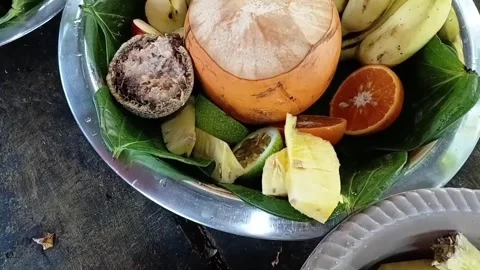 Arranging Pineapple Slices on Silver Puja Tray in Sri Lanka 库存影片 339058928