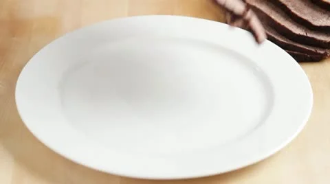 Arranging slices of braised beef on a plate Stock-Footage 24664038