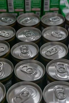 An array of aluminum soda cans 库存照片