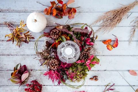 Array of autumnal decoration and designs made from foilage artfully arranged on 스톡 사진