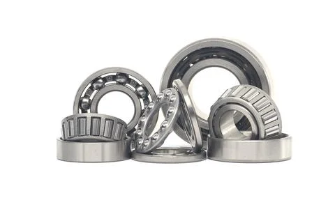 Array of bearings of varying sizes and types, including roller bearings and ball 스톡 사진