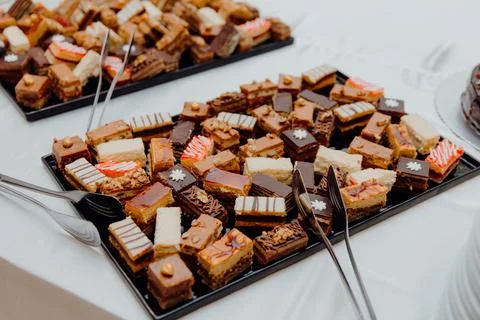 Array of delectable desserts on table Foto stock