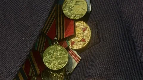 Array of gold medals and ribbons displayed Stock-Fotos
