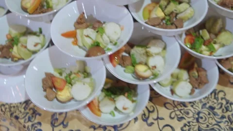 An array of gourmet multi course dishes being finalized on a plating pass line Stock-Footage 336289495