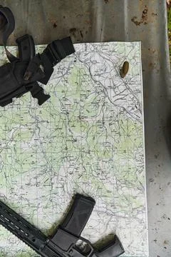 An array of military weapons, including rifles and pistols, is meticulously Foto stock