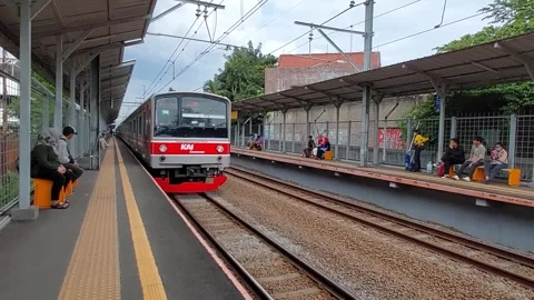 Arrival of a Commuter Line Train in Carriage 1 from the Train Station Video stock 303390602