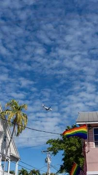 Arrival in Paradise: Low Angle Vertical Shot of a Commercial Jet in Key West Stock-Fotos