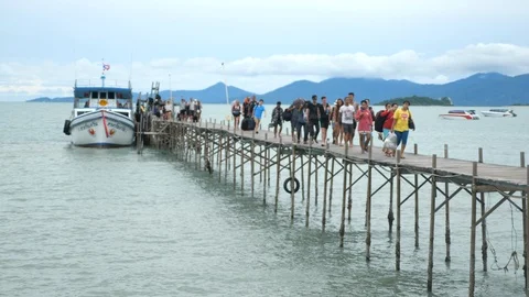 Arrival to Pier Video stock 96045013