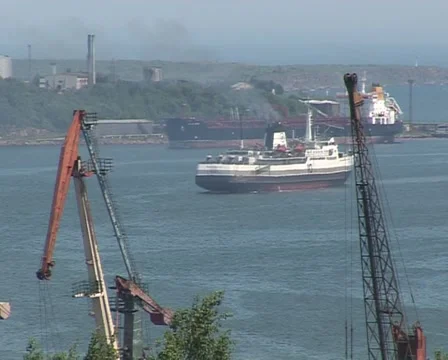 Arrival of the ship in port Видео 1012215