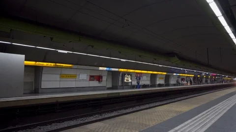 Arrival of a Subway Train of Buenos Aires Metro Stock-Footage 95858566