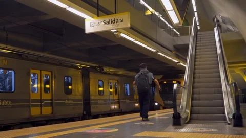 Arrival of a Subway Train of Buenos Aires Metro Stock-Footage 95859393