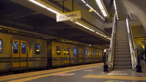 Arrival of a Subway Train of Buenos Aires Metro Stock-Footage 95908827