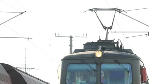 Arrival of a train Vídeos de archivo 8766629