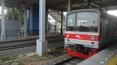 The arrival of train in a station 2 Video stock 253989980
