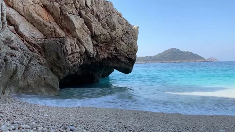 Arrival of waves at antalya kaputaş beach Stock Footage 171873533