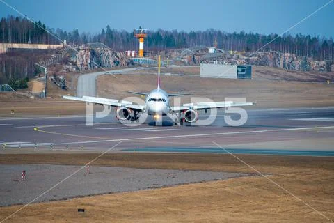 Arriving aircraft on the tarmac Stock Photos