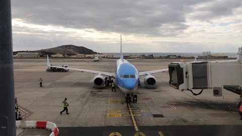 Arriving plane Stock Footage 95953577