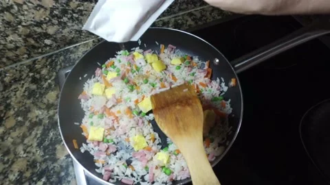 Arros a la sarten Stock Footage 135980951