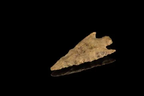 Arrowhead on a black reflecting ground Stock-Fotos