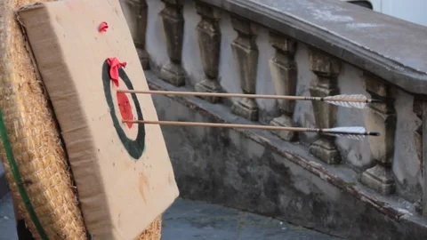 Arrows hit balloon Stock Footage 126091525