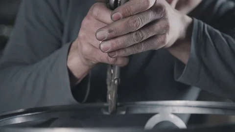 Art forging - the process of creating a product made of metal Vidéo 74696346