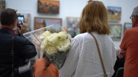 Art gallery opens Video stock 94904939