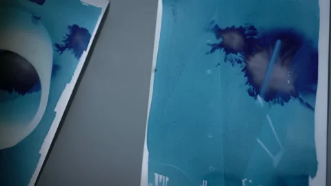 Art printing process adding ferric iodide to cyanotype mixture blue color and Vídeos de archivo 153594617