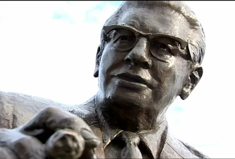 Art Rooney Statue 072 Stock Footage 488063