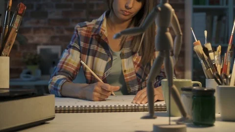 Art student working in the studio Stock Footage 90371420